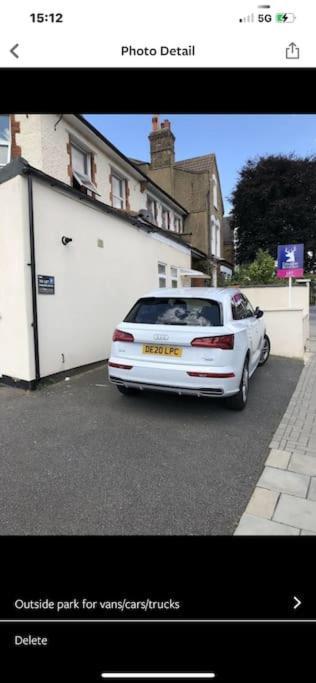 Spacious 2 Bed 2 Bath Apartment With Free Parking For 2 Cars And Underground Station Zone 2 For Quick Access To Central London Up To 10 Guests Exterior foto