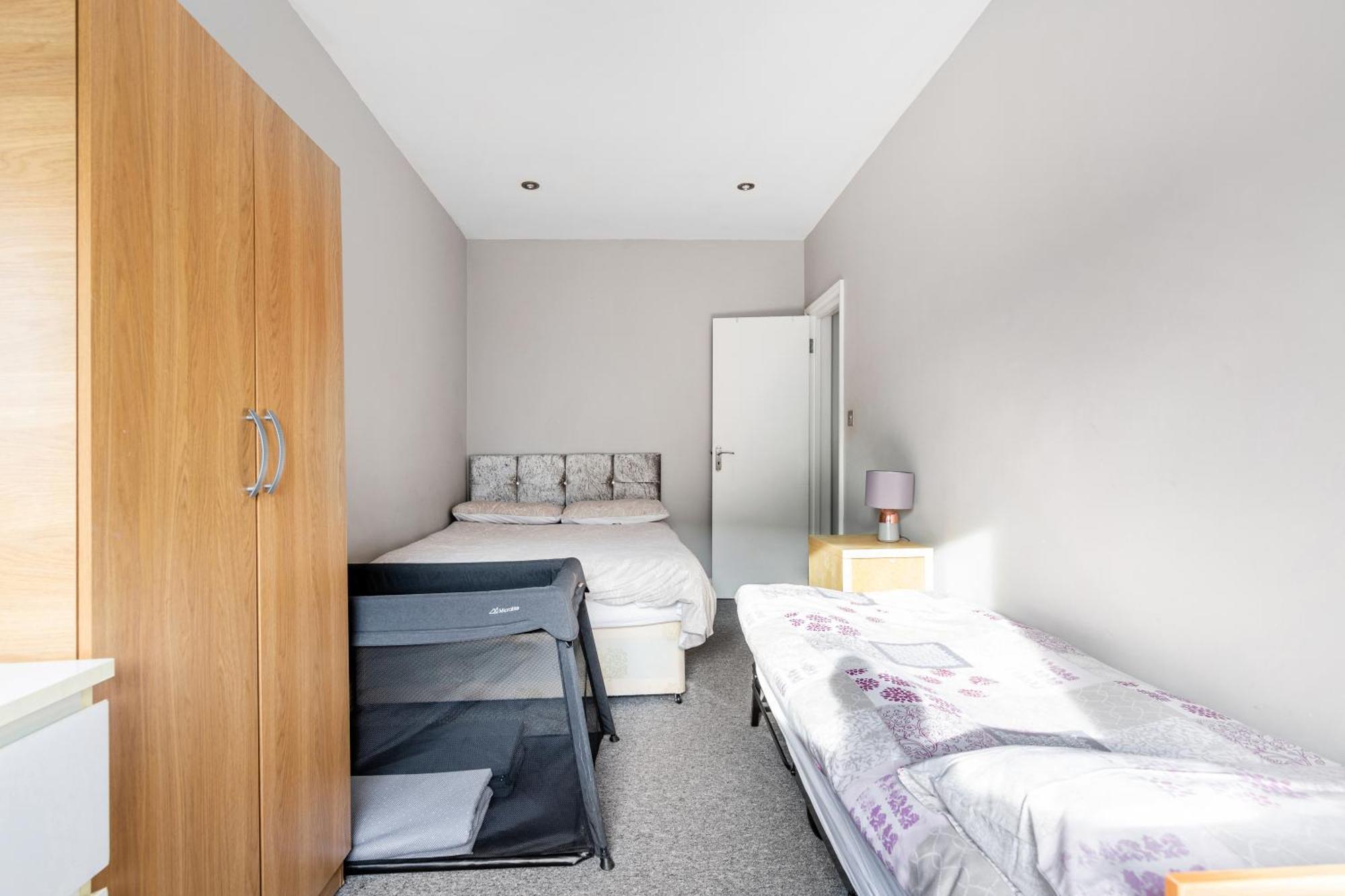 Spacious 2 Bed 2 Bath Apartment With Free Parking For 2 Cars And Underground Station Zone 2 For Quick Access To Central London Up To 10 Guests Exterior foto