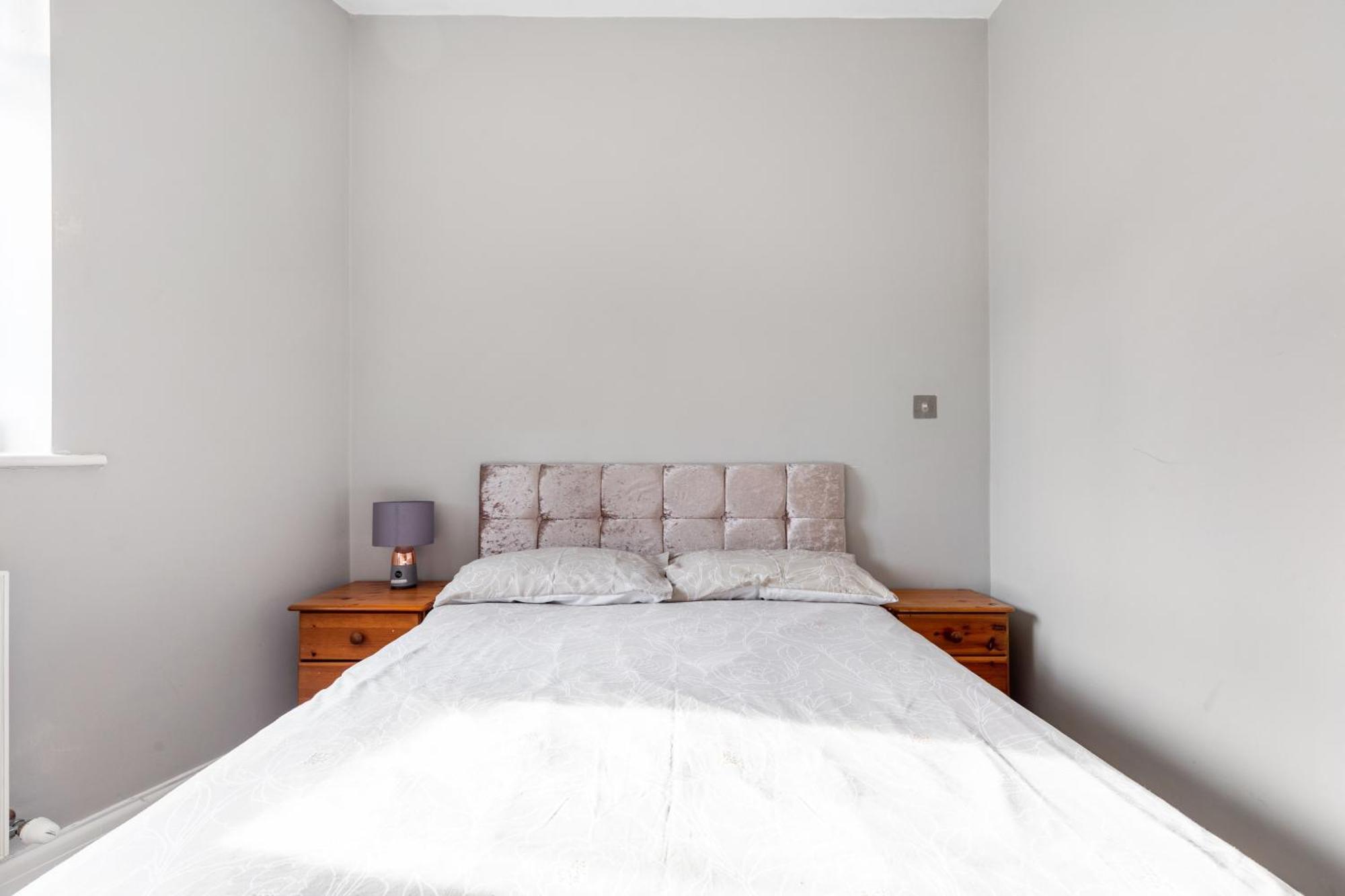 Spacious 2 Bed 2 Bath Apartment With Free Parking For 2 Cars And Underground Station Zone 2 For Quick Access To Central London Up To 10 Guests Exterior foto