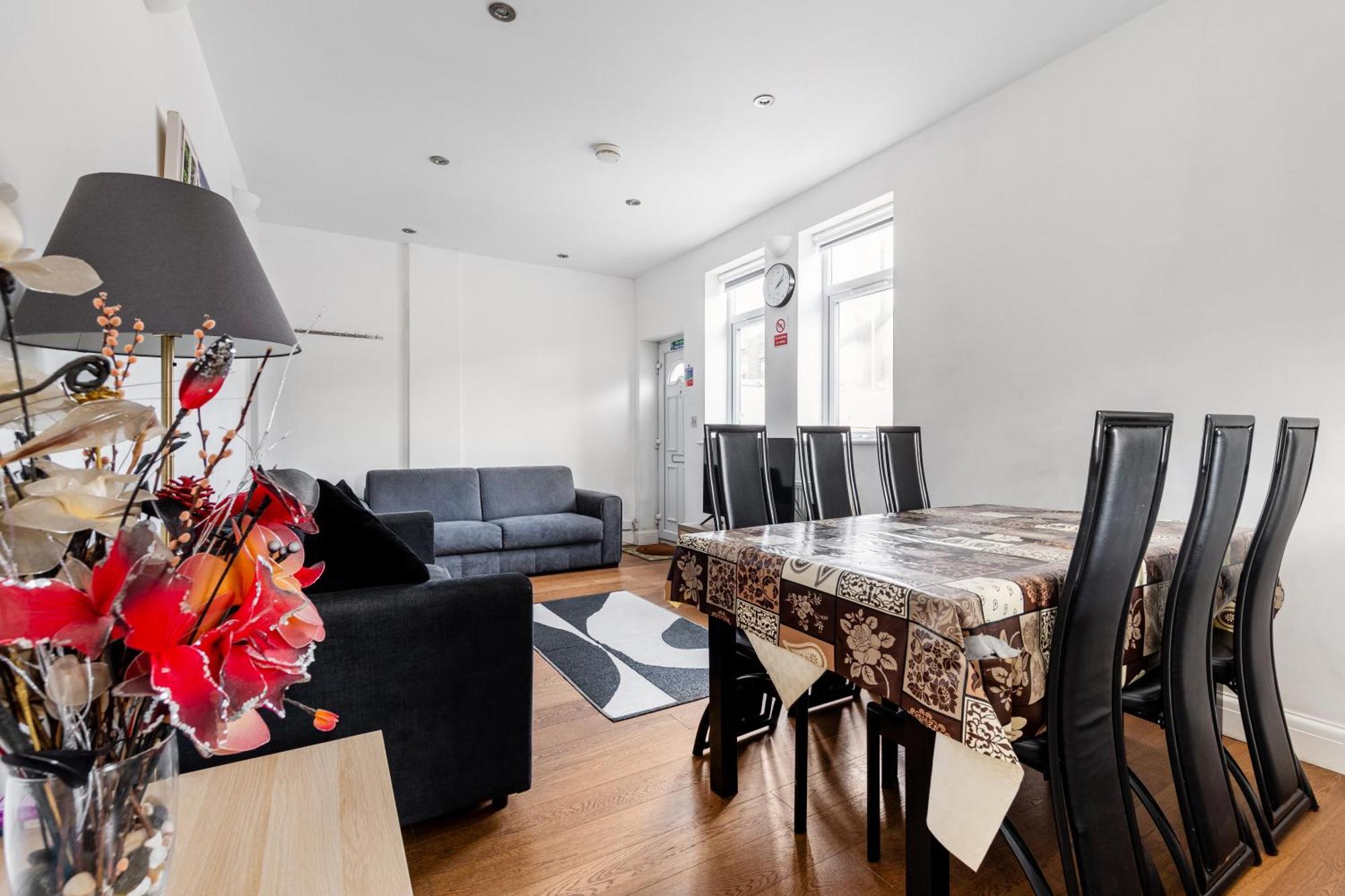 Spacious 2 Bed 2 Bath Apartment With Free Parking For 2 Cars And Underground Station Zone 2 For Quick Access To Central London Up To 10 Guests Exterior foto
