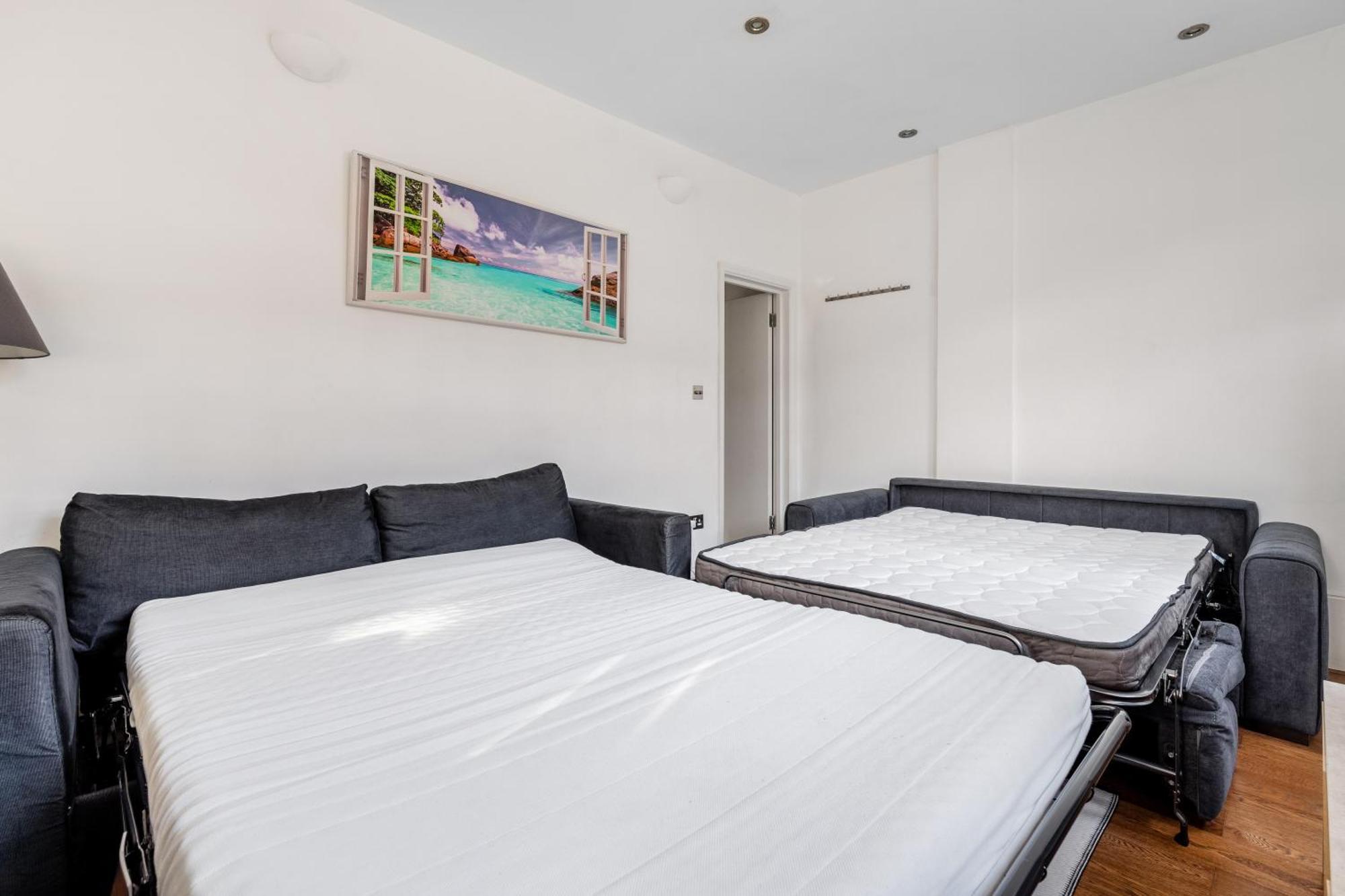 Spacious 2 Bed 2 Bath Apartment With Free Parking For 2 Cars And Underground Station Zone 2 For Quick Access To Central London Up To 10 Guests Exterior foto
