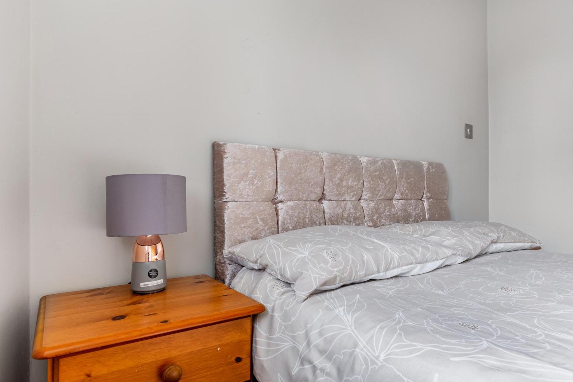 Spacious 2 Bed 2 Bath Apartment With Free Parking For 2 Cars And Underground Station Zone 2 For Quick Access To Central London Up To 10 Guests Exterior foto