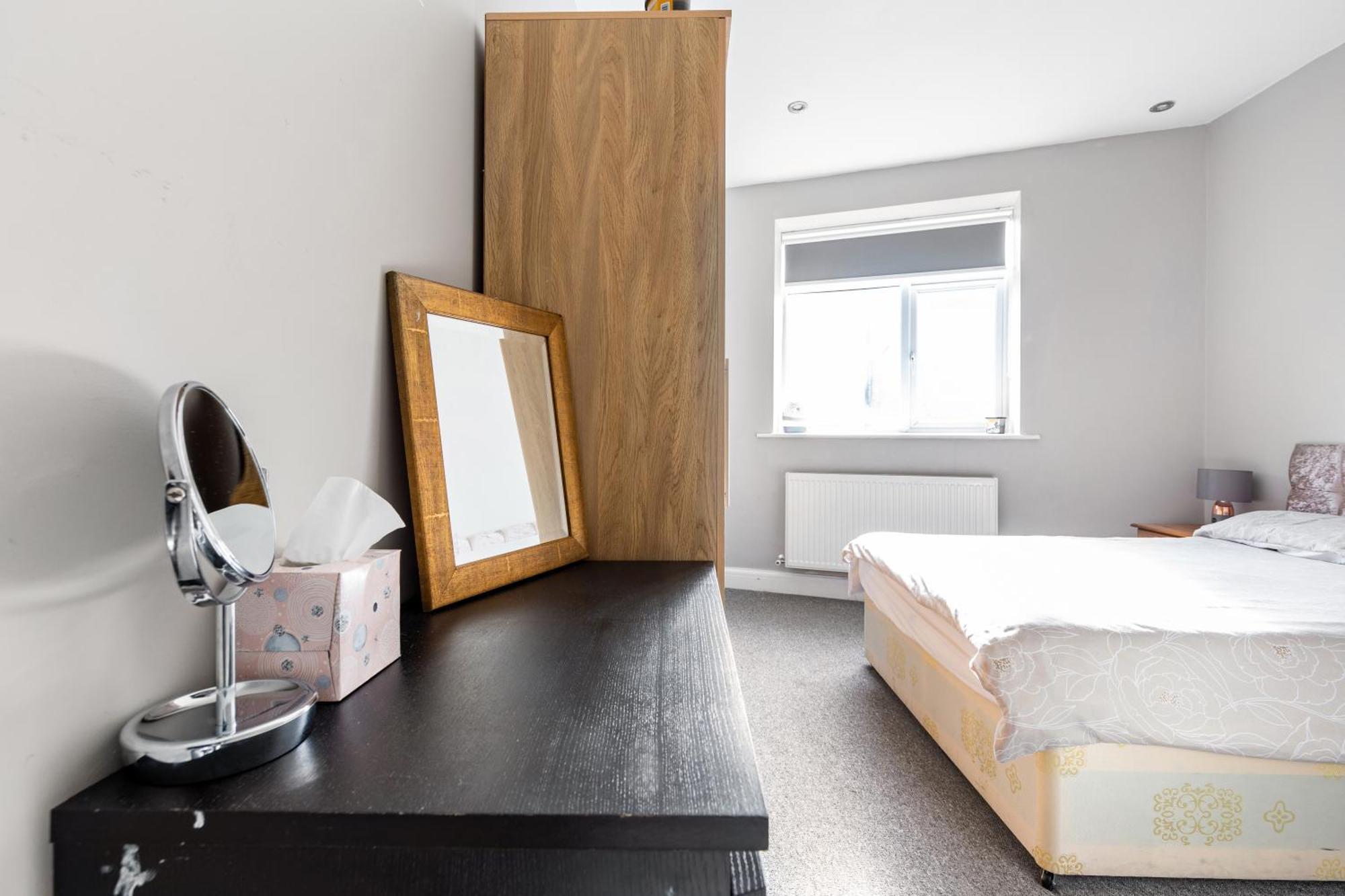 Spacious 2 Bed 2 Bath Apartment With Free Parking For 2 Cars And Underground Station Zone 2 For Quick Access To Central London Up To 10 Guests Exterior foto
