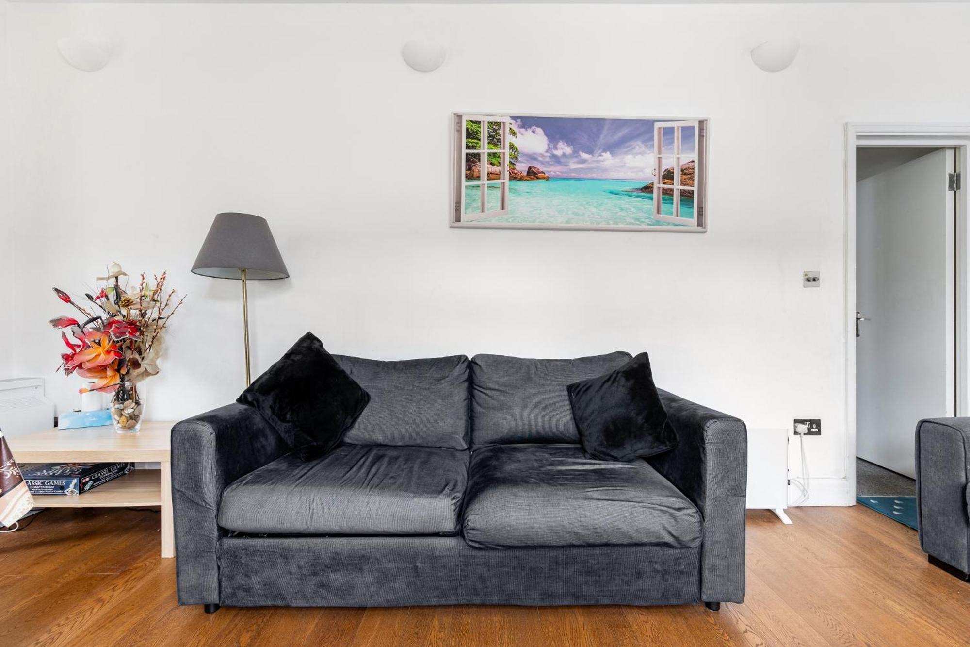 Spacious 2 Bed 2 Bath Apartment With Free Parking For 2 Cars And Underground Station Zone 2 For Quick Access To Central London Up To 10 Guests Exterior foto