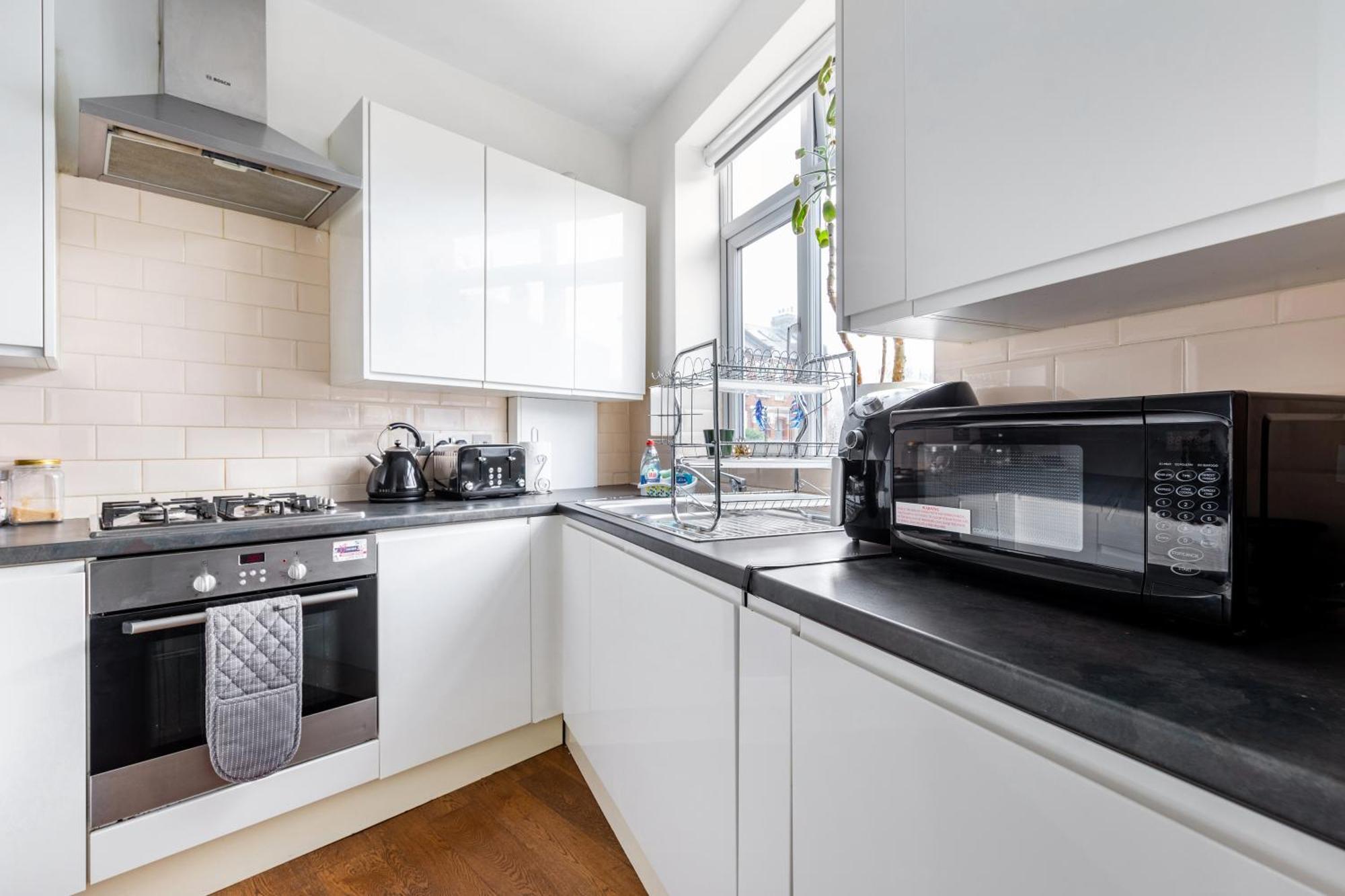 Spacious 2 Bed 2 Bath Apartment With Free Parking For 2 Cars And Underground Station Zone 2 For Quick Access To Central London Up To 10 Guests Exterior foto
