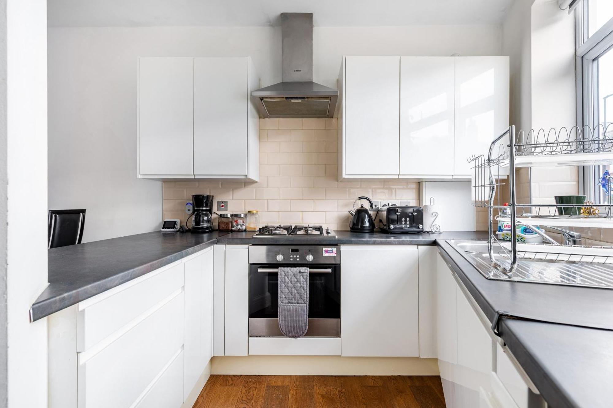Spacious 2 Bed 2 Bath Apartment With Free Parking For 2 Cars And Underground Station Zone 2 For Quick Access To Central London Up To 10 Guests Exterior foto