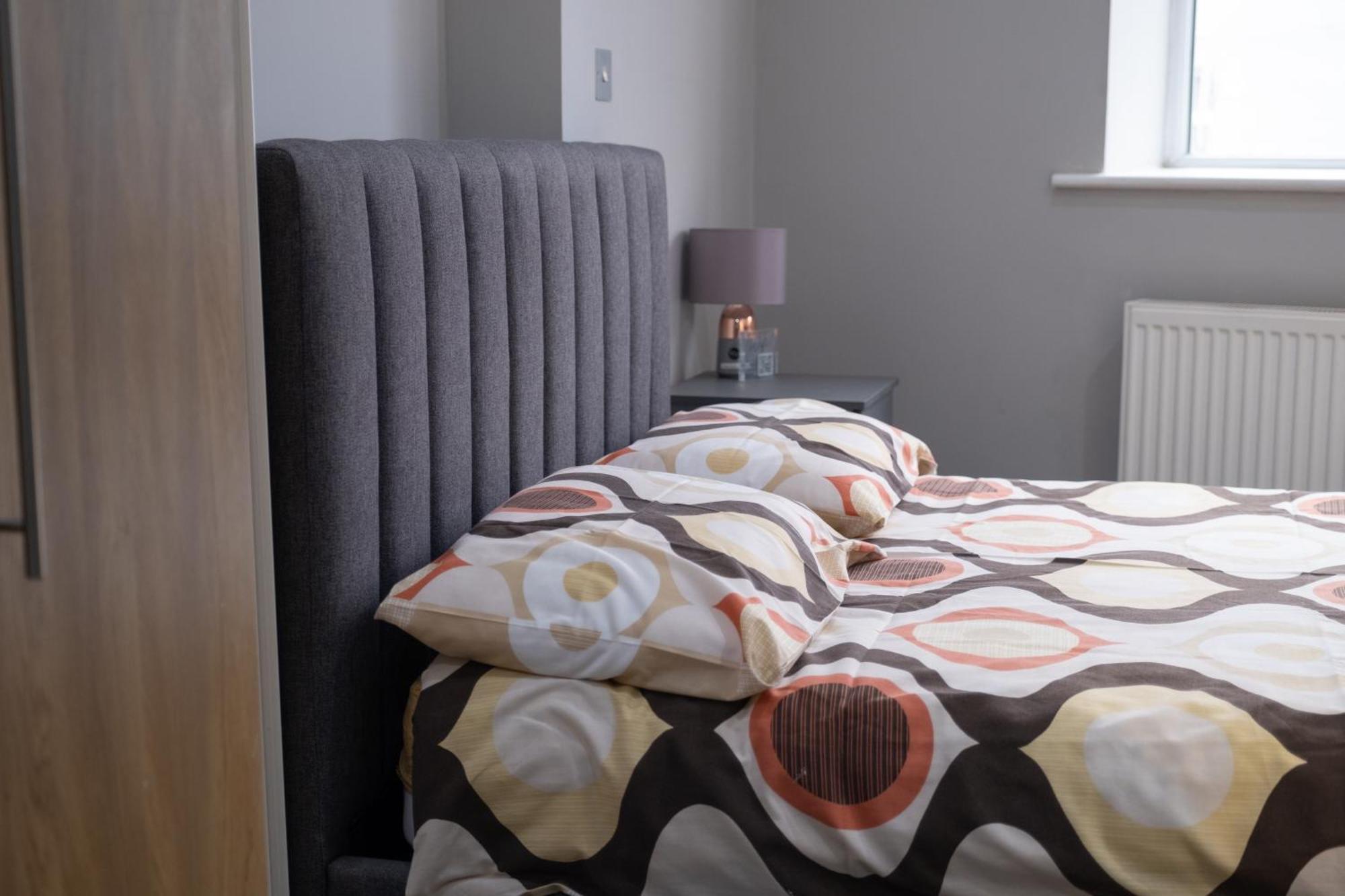 Spacious 2 Bed 2 Bath Apartment With Free Parking For 2 Cars And Underground Station Zone 2 For Quick Access To Central London Up To 10 Guests Exterior foto