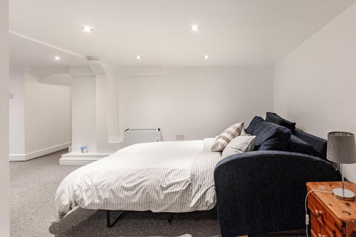 Spacious 2 Bed 2 Bath Apartment With Free Parking For 2 Cars And Underground Station Zone 2 For Quick Access To Central London Up To 10 Guests Exterior foto